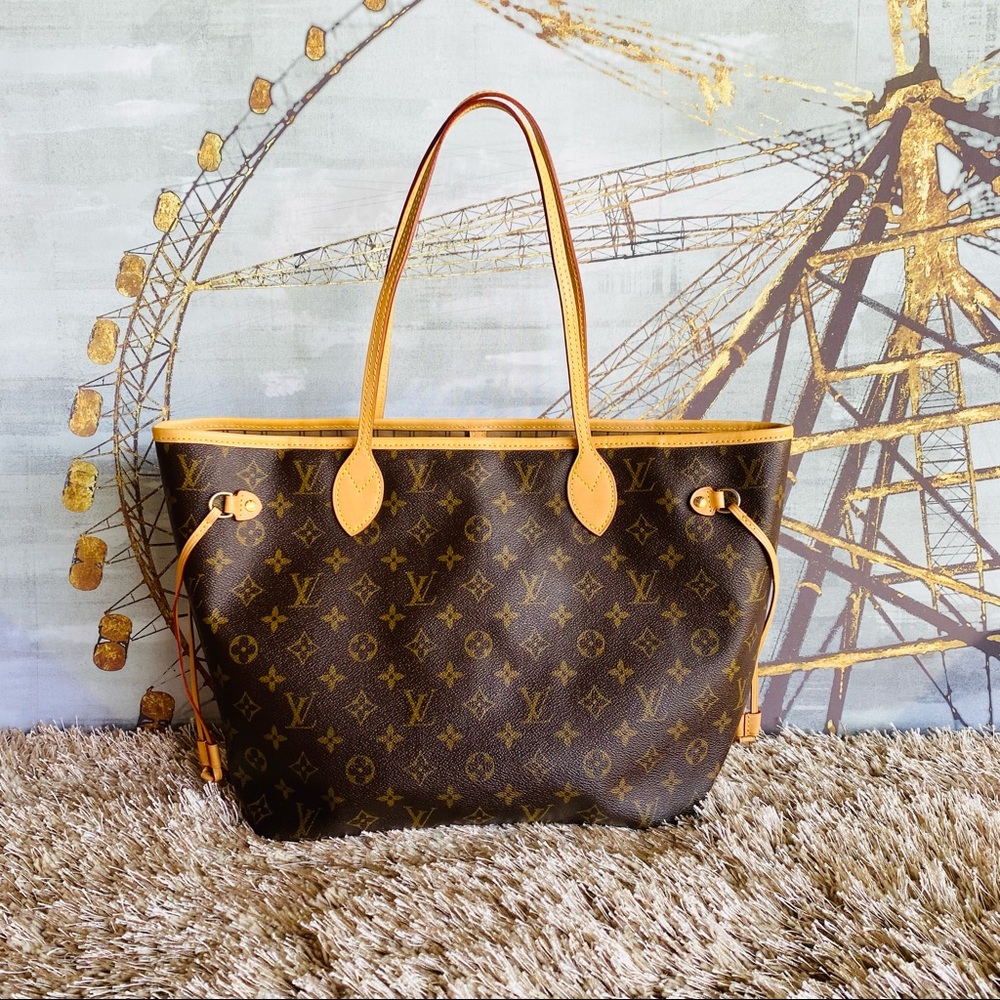 Louis Vuitton Neverfull MM Monogram Handbag